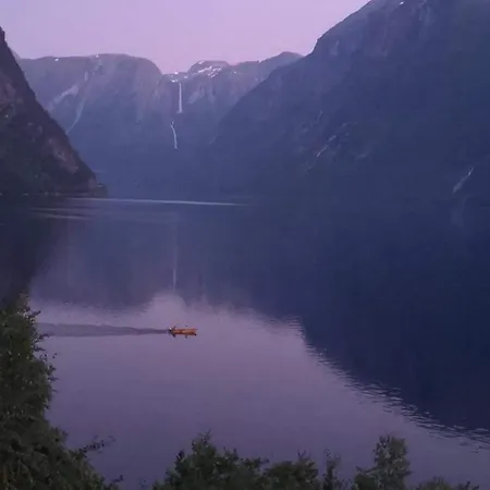 Campsite Iris Vedal