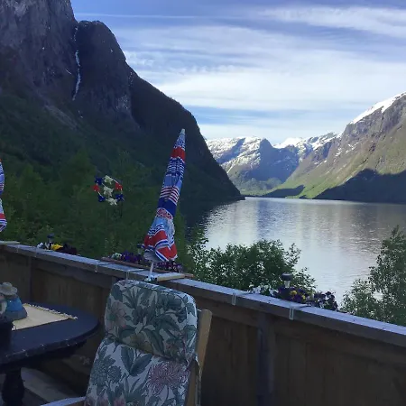 Campsite Iris Vedal